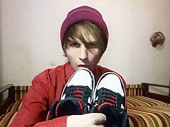 Emo skater twink licks own cum on sneakers – Live Cam Amateur