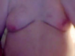 Fat Amateur Playing With His Nipples On Cam – Mecs Amateurs