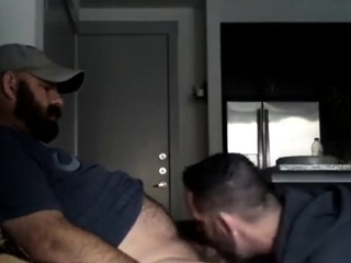Latino Amateur Blowjob mit Cum Tribute